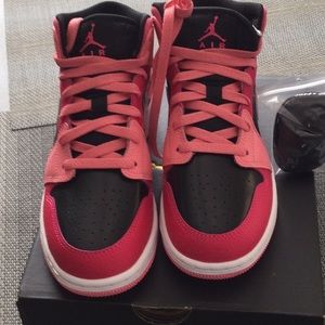AJ1 Mid Youth